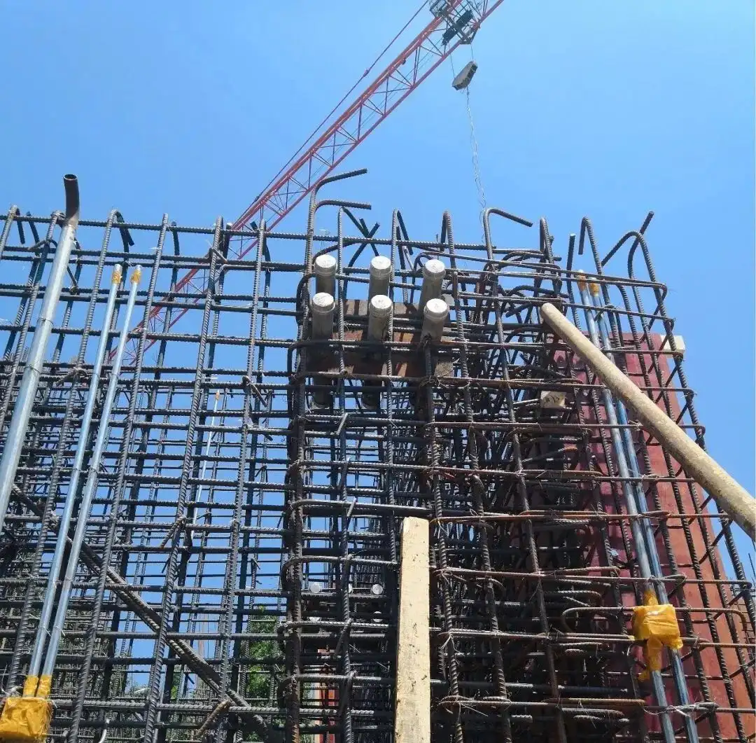 戰(zhàn)時通道密閉門上預留6根DN50穿線管